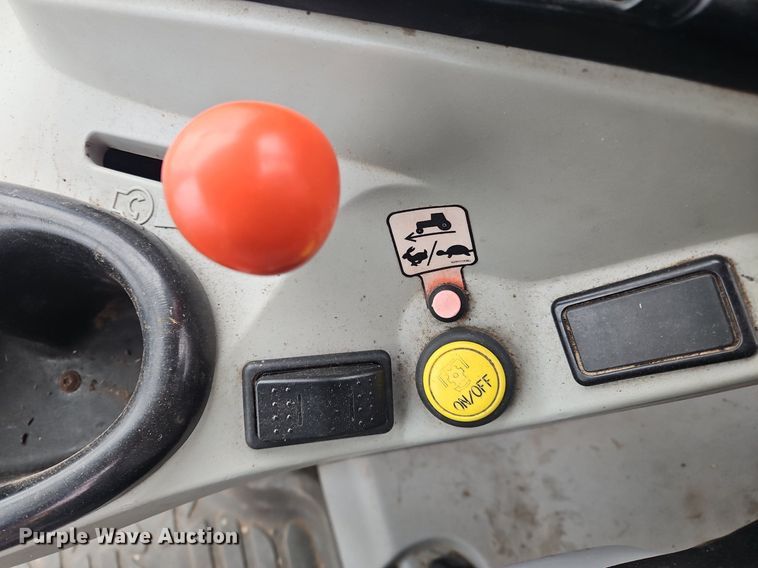 image for item OK9812 2005 Massey Ferguson  8480 MFWD tractor