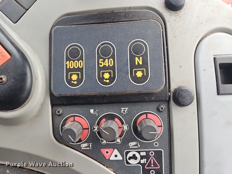 image for item OK9812 2005 Massey Ferguson  8480 MFWD tractor