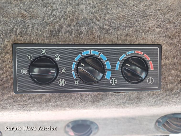 image for item OK9812 2005 Massey Ferguson  8480 MFWD tractor