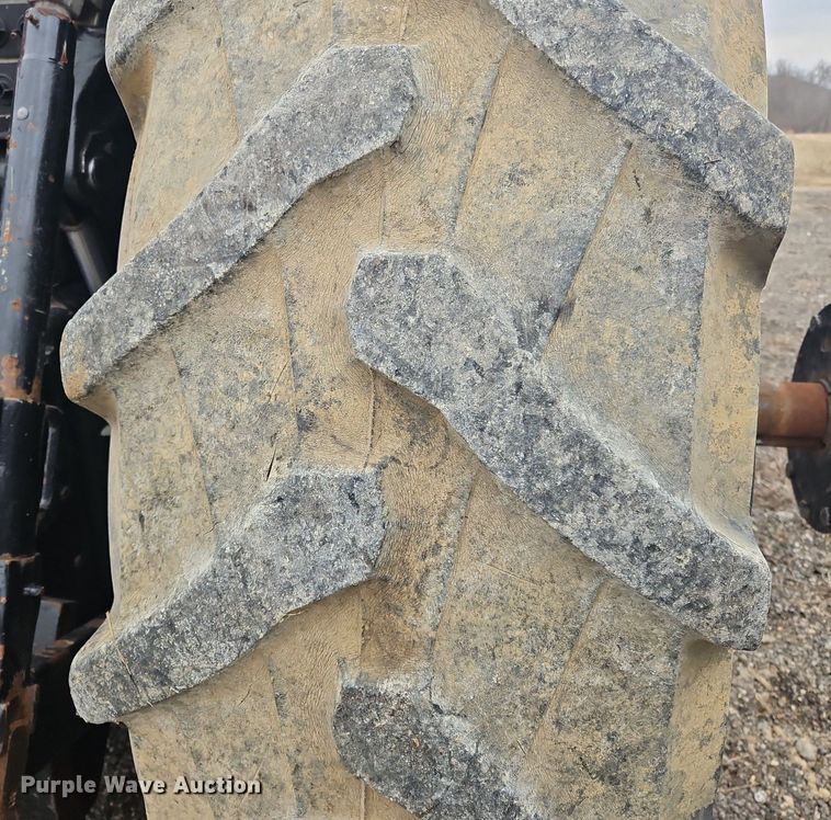 image for item OK9812 2005 Massey Ferguson  8480 MFWD tractor