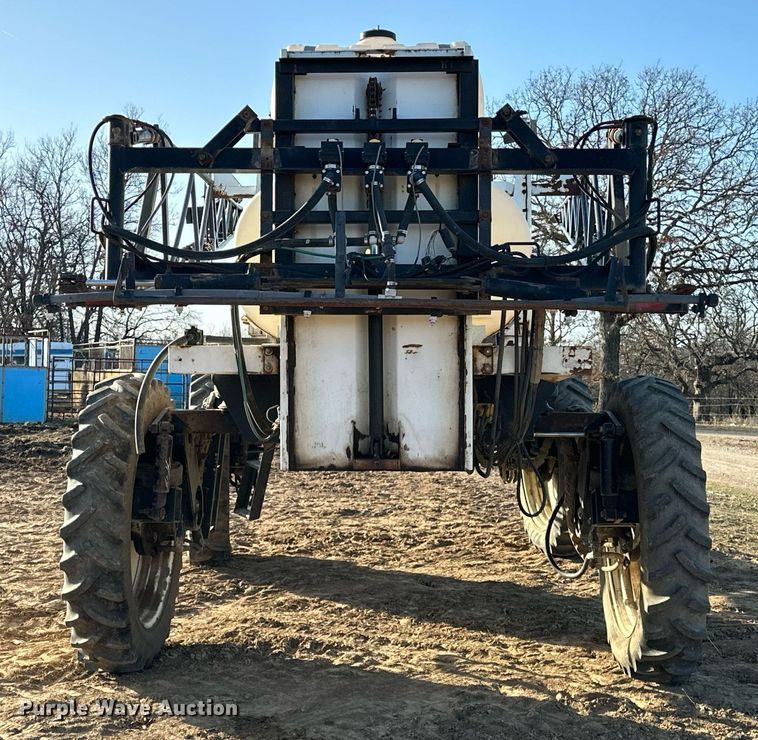 image for item OM9895 Willmar  765 sprayer