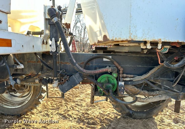 image for item OM9895 Willmar  765 sprayer