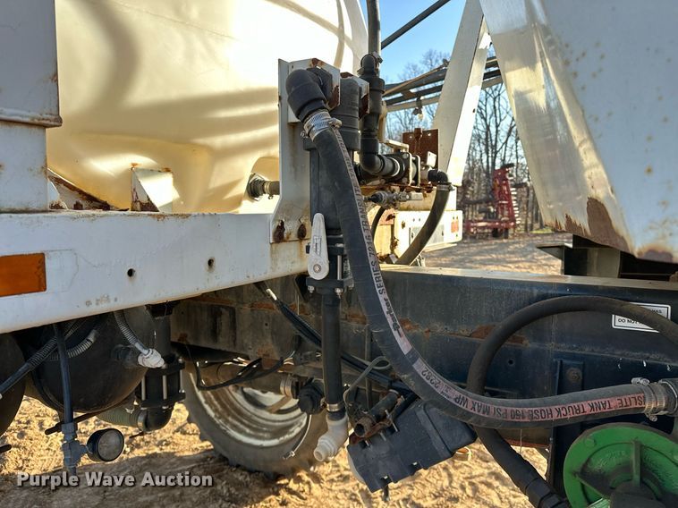 image for item OM9895 Willmar  765 sprayer