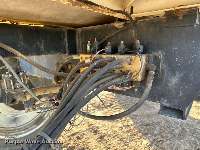 image for item OM9895 Willmar  765 sprayer