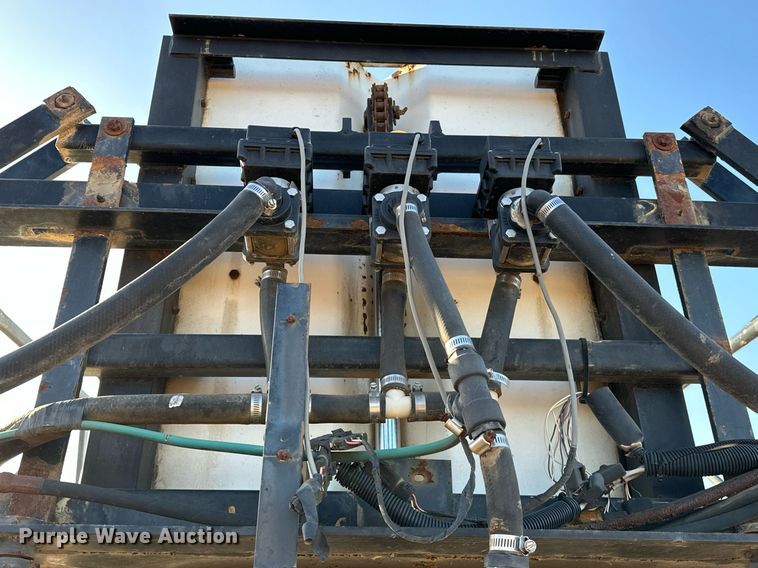 image for item OM9895 Willmar  765 sprayer