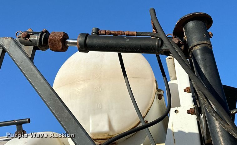 image for item OM9895 Willmar  765 sprayer