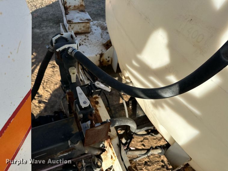 image for item OM9895 Willmar  765 sprayer