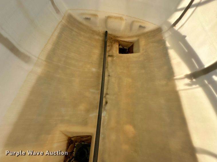 image for item OM9895 Willmar  765 sprayer