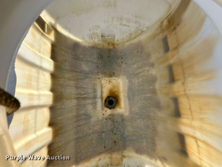 image for item OM9895 Willmar  765 sprayer