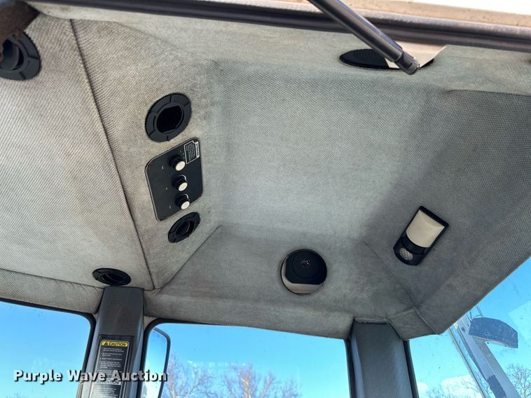 image for item OM9895 Willmar  765 sprayer