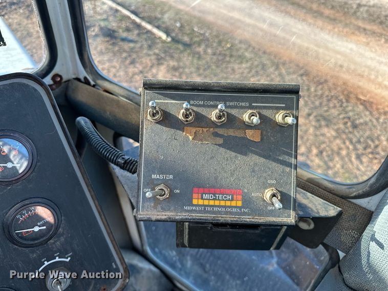 image for item OM9895 Willmar  765 sprayer