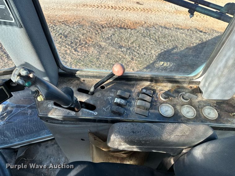 image for item OM9895 Willmar  765 sprayer