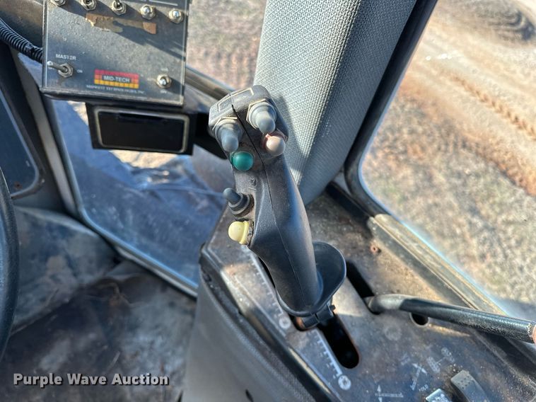 image for item OM9895 Willmar  765 sprayer