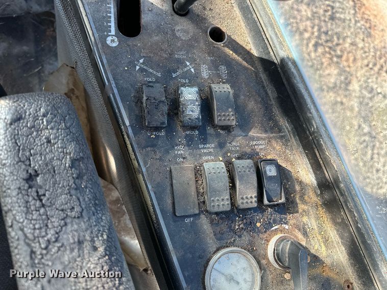 image for item OM9895 Willmar  765 sprayer