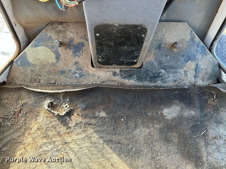 image for item OM9895 Willmar  765 sprayer