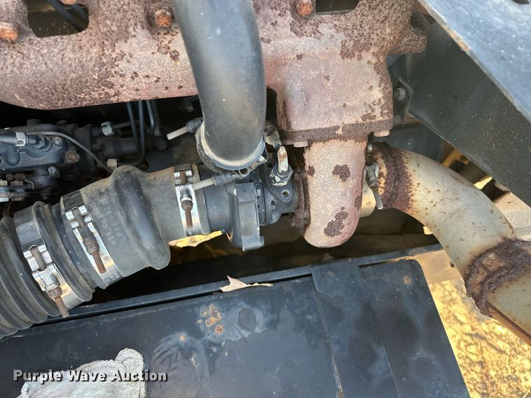 image for item OM9895 Willmar  765 sprayer