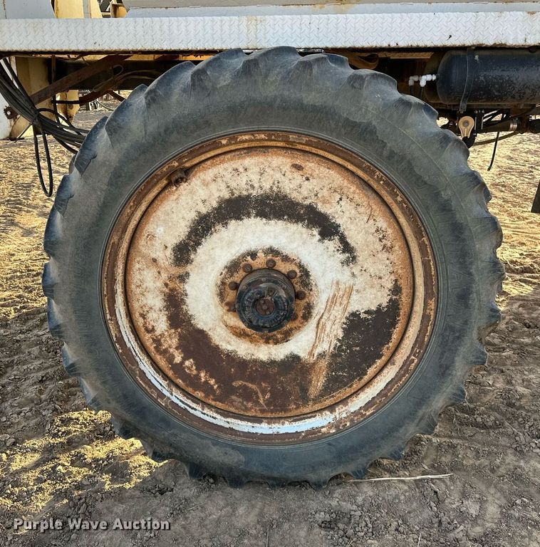 image for item OM9895 Willmar  765 sprayer