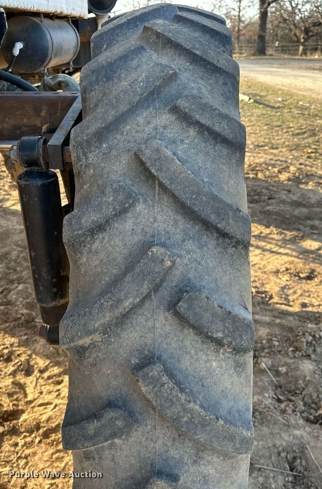 image for item OM9895 Willmar  765 sprayer