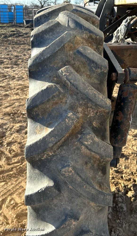 image for item OM9895 Willmar  765 sprayer