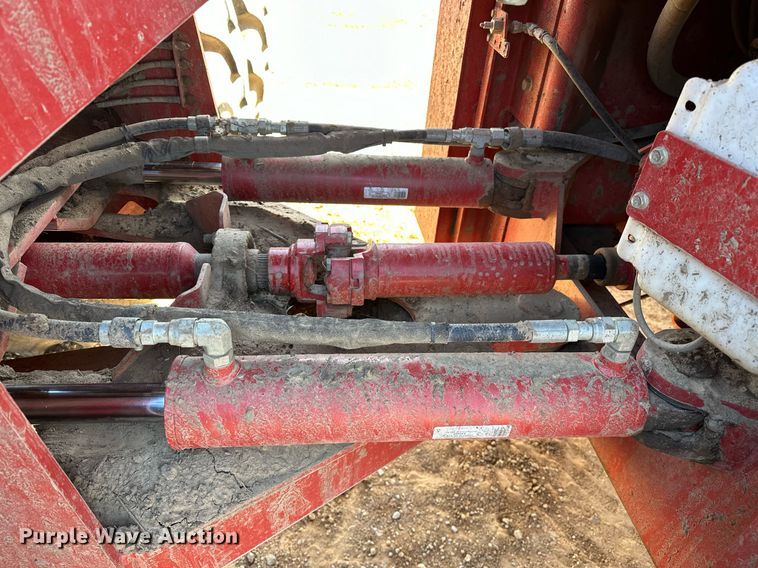 image for item OM9897 2011 Versatile  375 4WD tractor