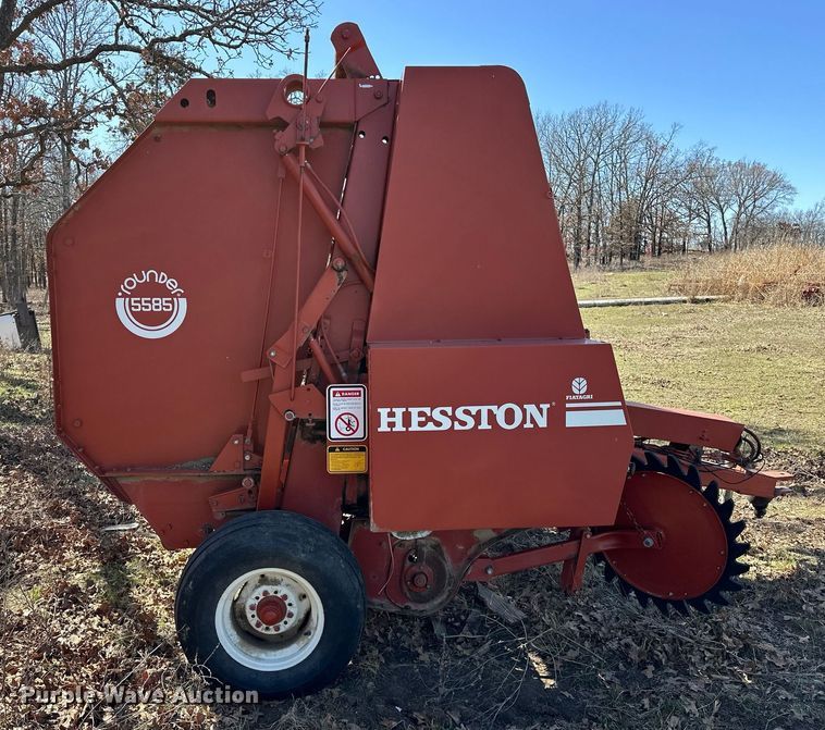 image for item OM9900 Hesston  5585 round baler