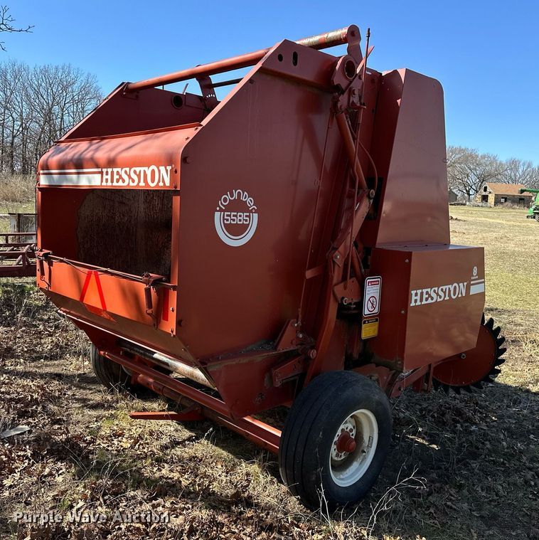 image for item OM9900 Hesston  5585 round baler