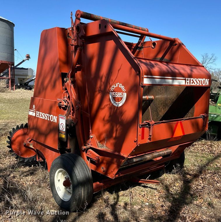 image for item OM9900 Hesston  5585 round baler