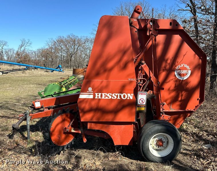 image for item OM9900 Hesston  5585 round baler