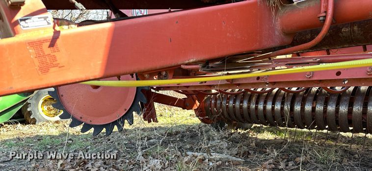 image for item OM9900 Hesston  5585 round baler