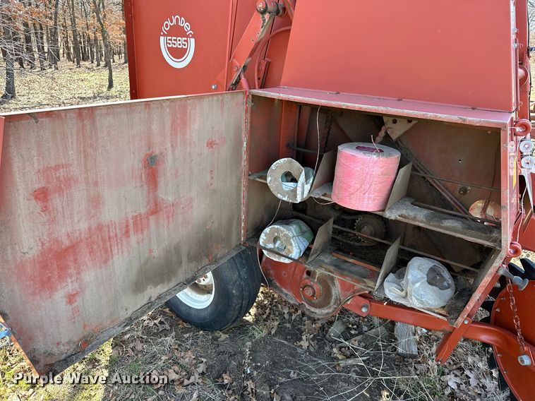 image for item OM9900 Hesston  5585 round baler