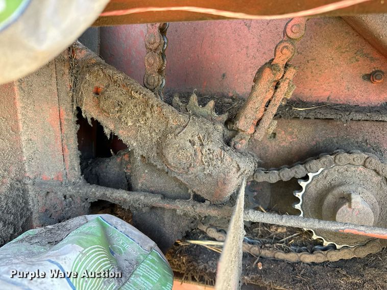 image for item OM9900 Hesston  5585 round baler