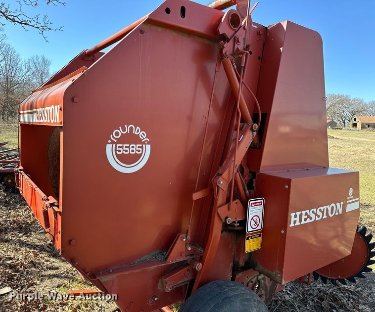 image for item OM9900 Hesston  5585 round baler