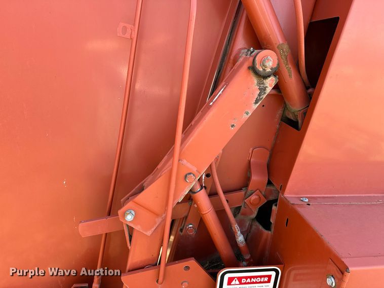 image for item OM9900 Hesston  5585 round baler