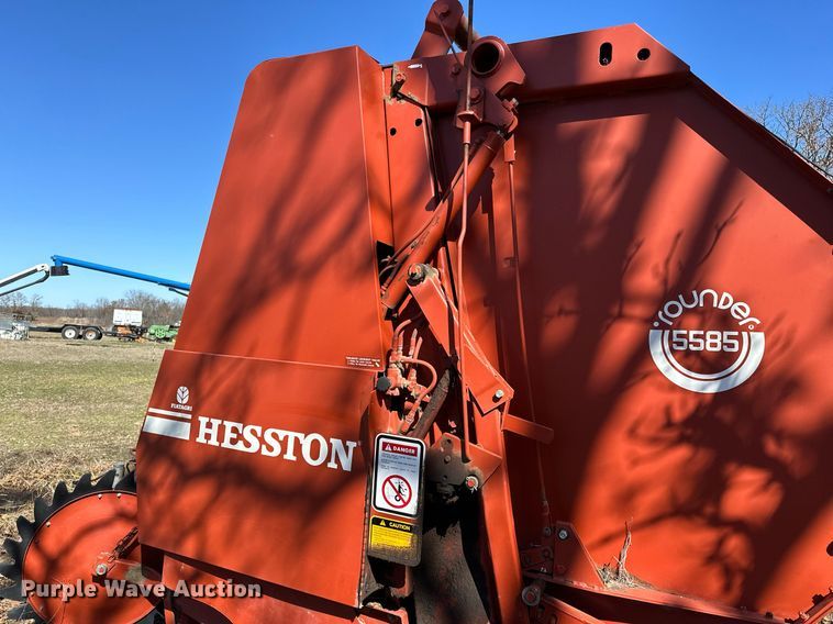 image for item OM9900 Hesston  5585 round baler
