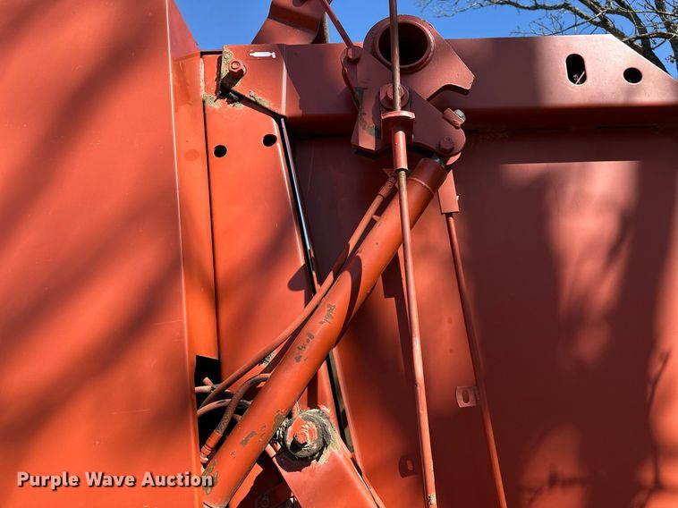 image for item OM9900 Hesston  5585 round baler