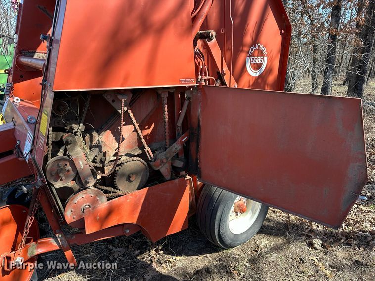 image for item OM9900 Hesston  5585 round baler