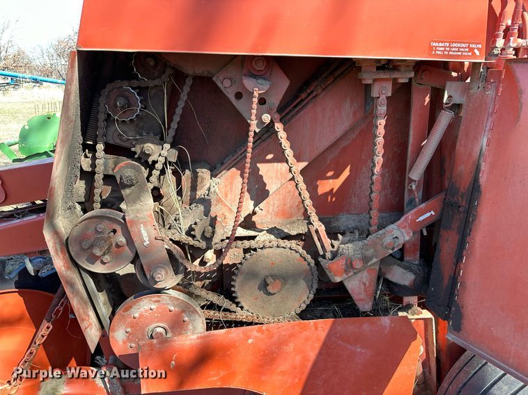 image for item OM9900 Hesston  5585 round baler