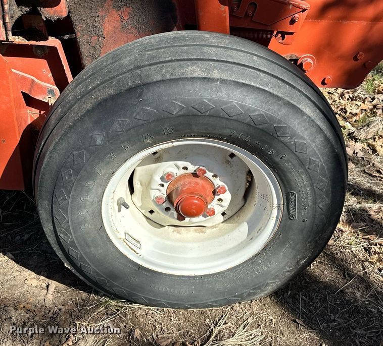 image for item OM9900 Hesston  5585 round baler