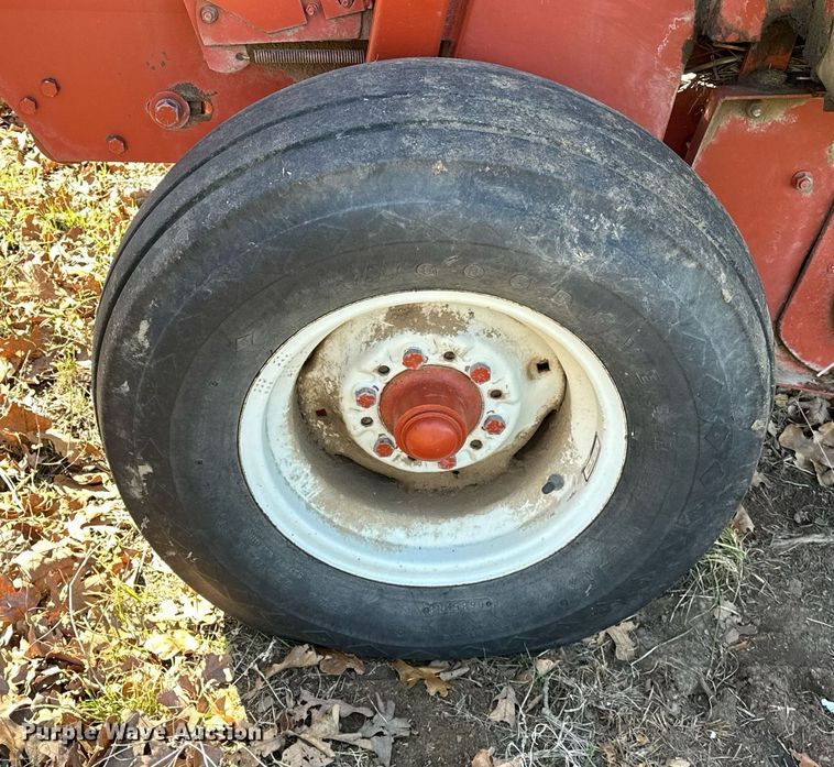 image for item OM9900 Hesston  5585 round baler