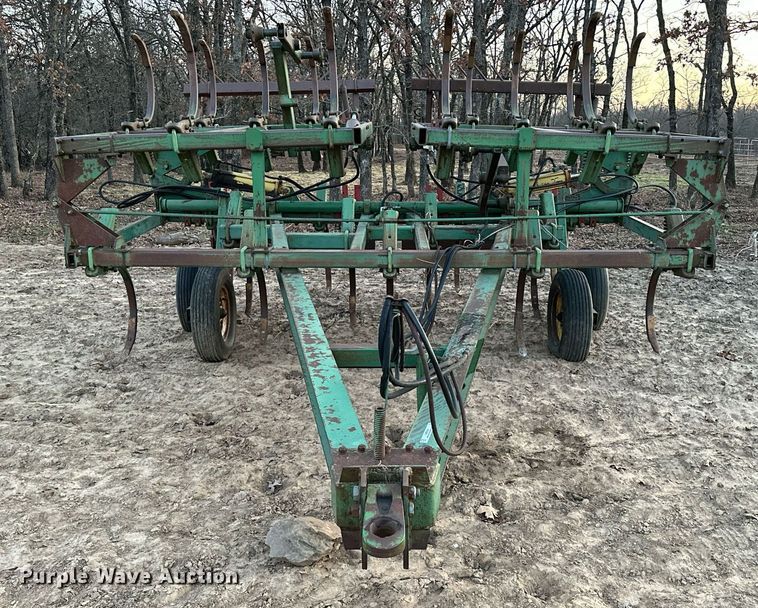 image for item OM9904 John Deere  1610 chisel