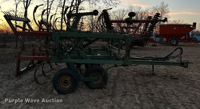 image for item OM9904 John Deere  1610 chisel