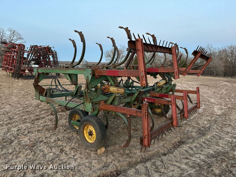 image for item OM9904 John Deere  1610 chisel