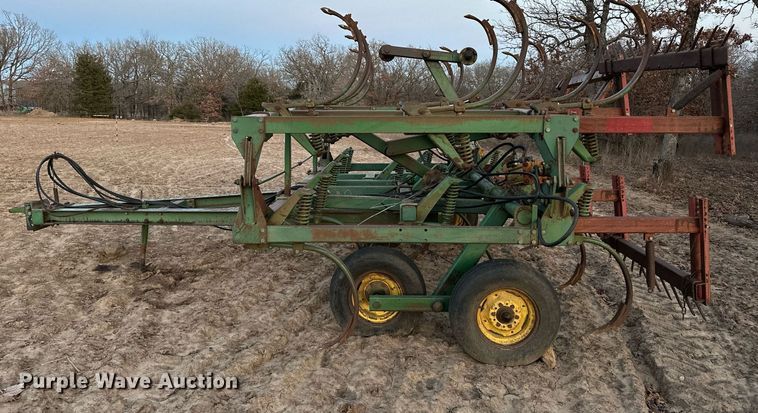 image for item OM9904 John Deere  1610 chisel