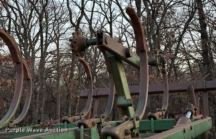 image for item OM9904 John Deere  1610 chisel