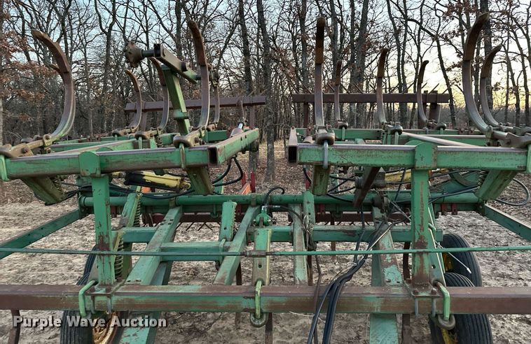 image for item OM9904 John Deere  1610 chisel