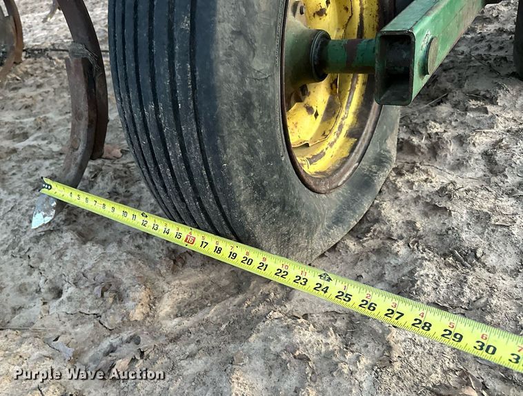 image for item OM9904 John Deere  1610 chisel