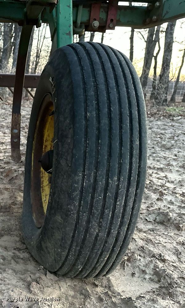 image for item OM9904 John Deere  1610 chisel