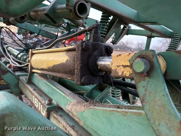 image for item OM9904 John Deere  1610 chisel