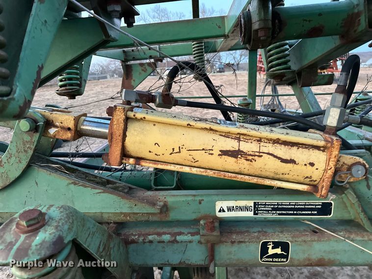 image for item OM9904 John Deere  1610 chisel