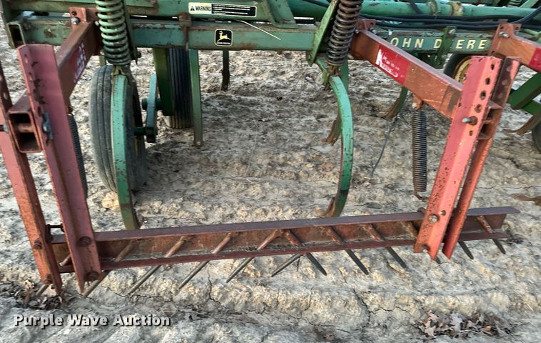 image for item OM9904 John Deere  1610 chisel